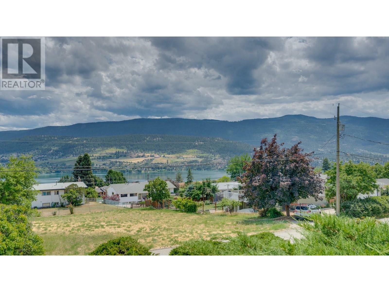 Photo de la propriété: 8700 Lakeview Drive BC V1B 1W3