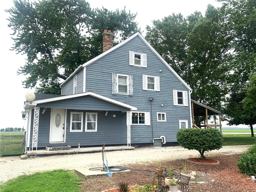 Property Photo: 647 E 2100 North Road IL 62510