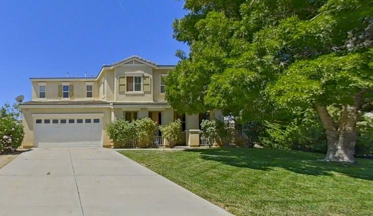 Property Photo: 2300 Thorncroft Circle CA 93551