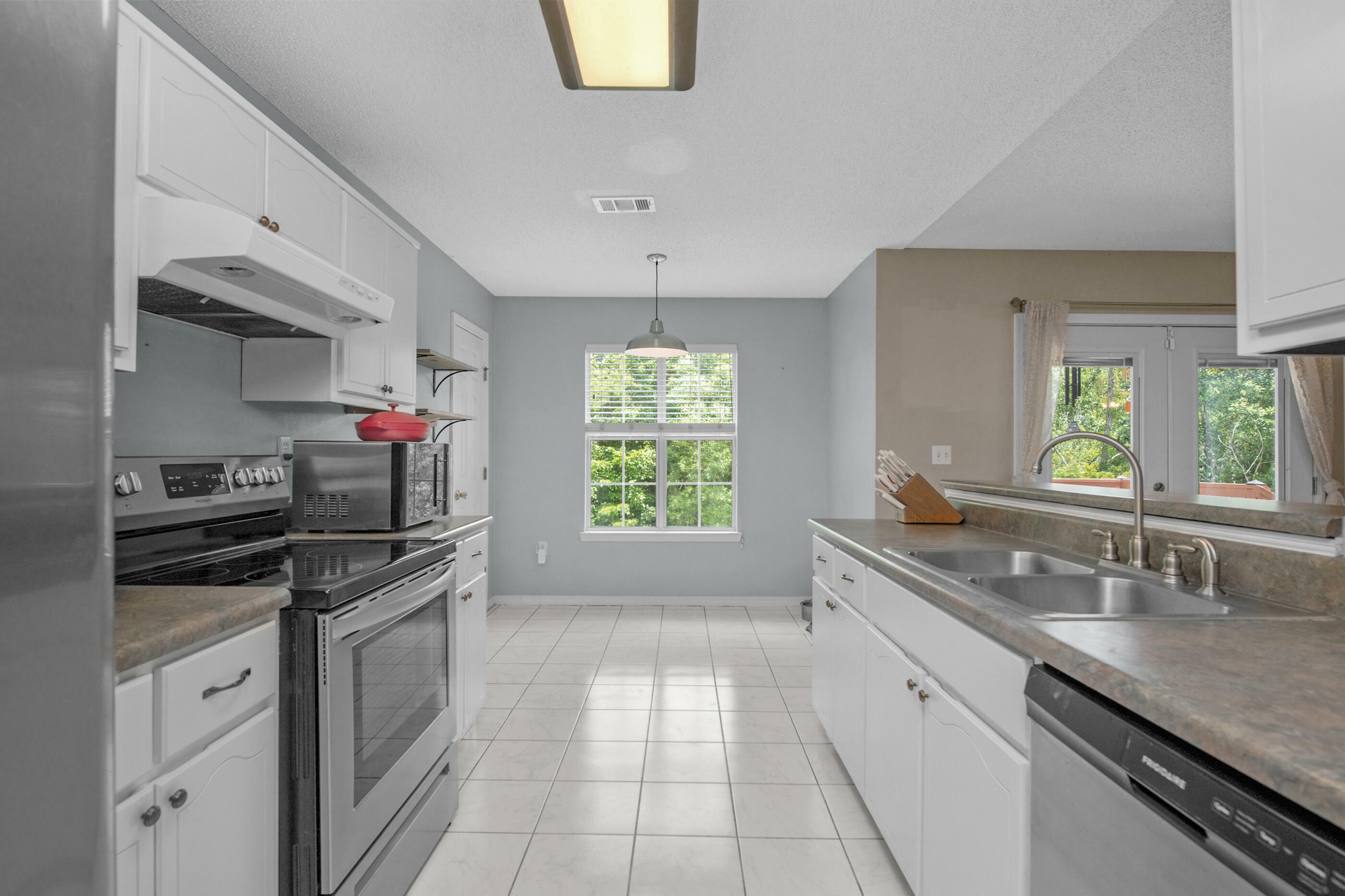 Property Photo: 712 Riva Ridge Drive FL 32539