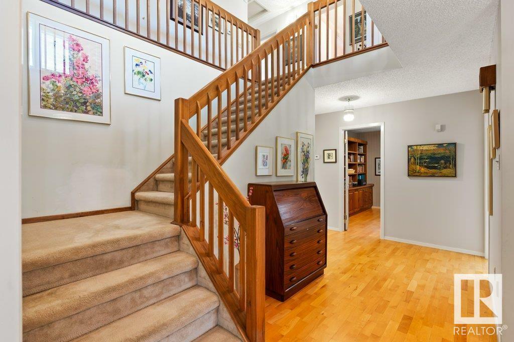 Photo de la propriété: 266 Omand Drive NW AB T6R 1K8