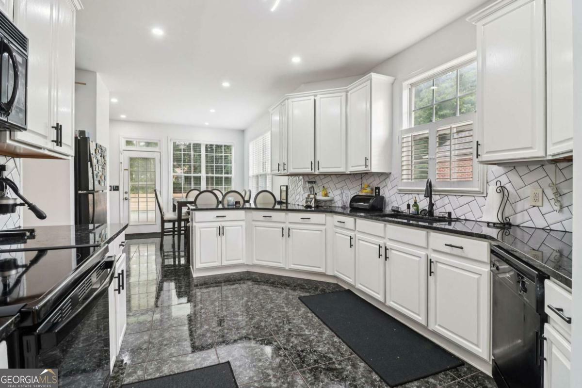 Property Photo: 3223 Thornecreek Drive GA 30135