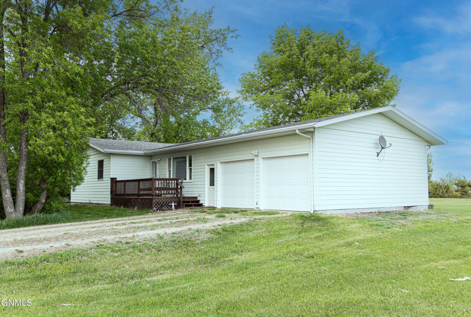 Property Photo:  292 21st Avenue NW  ND 58577 