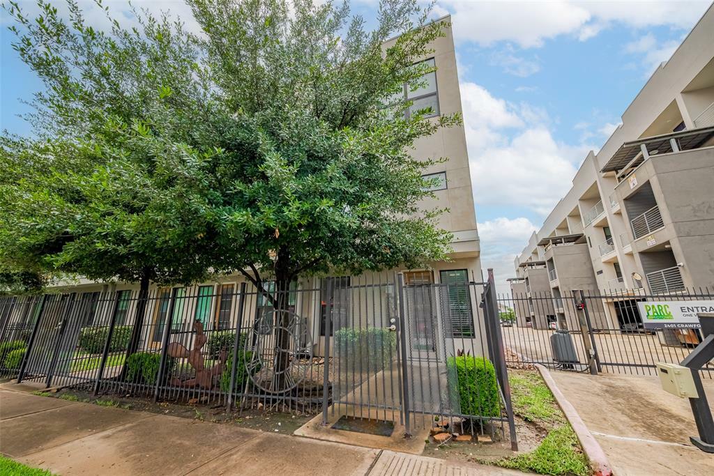 Property Photo: 2401 Crawford Street C2a TX 77004