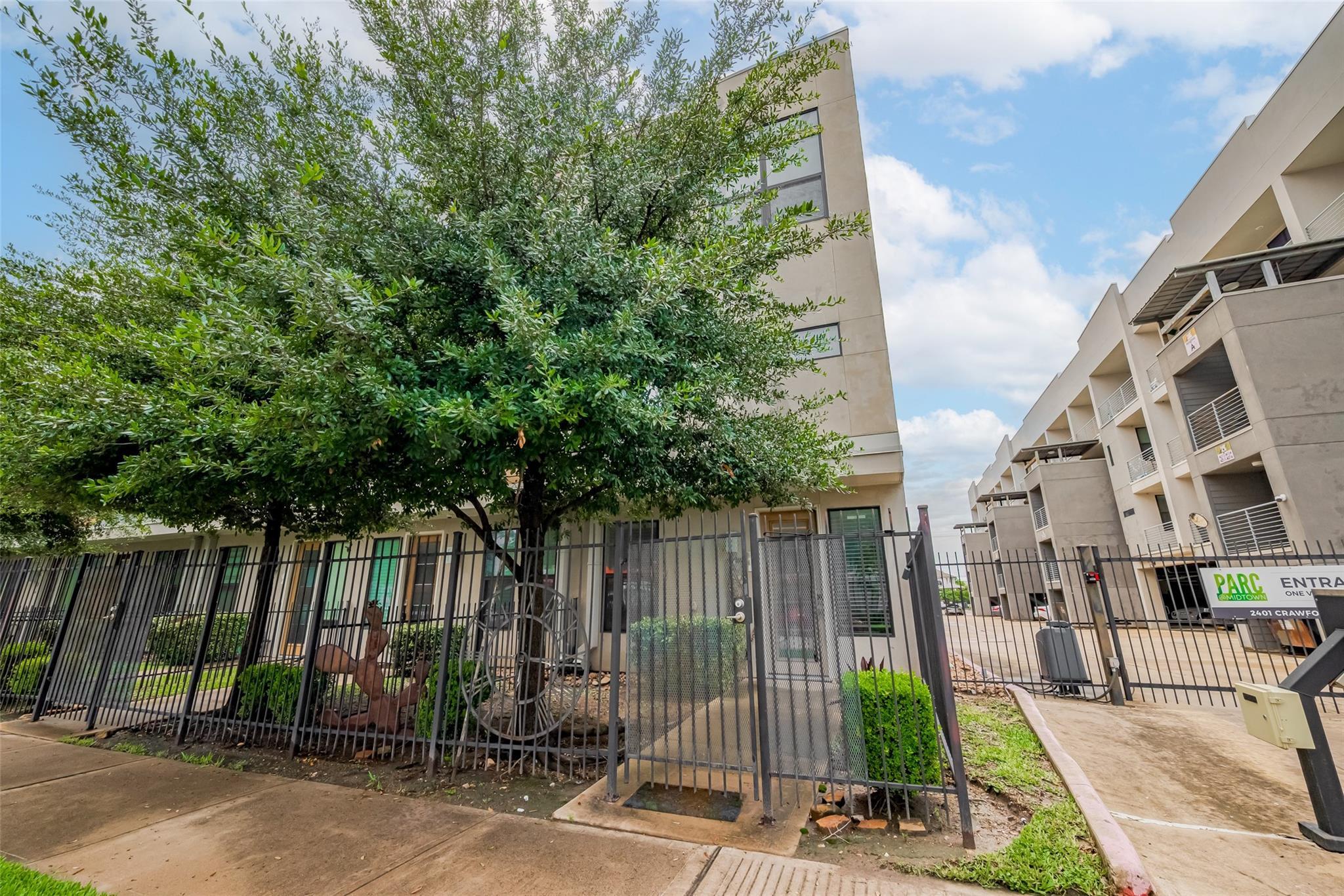 Property Photo: 2401 Crawford Street C2a TX 77004