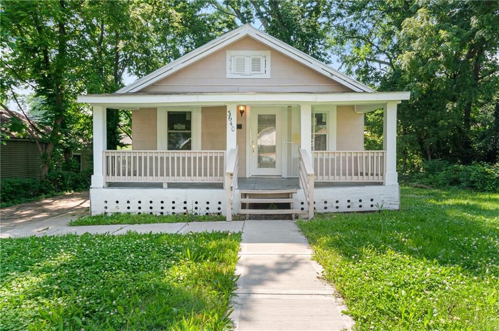 Property Photo: 3640 Cleveland Avenue MO 64128