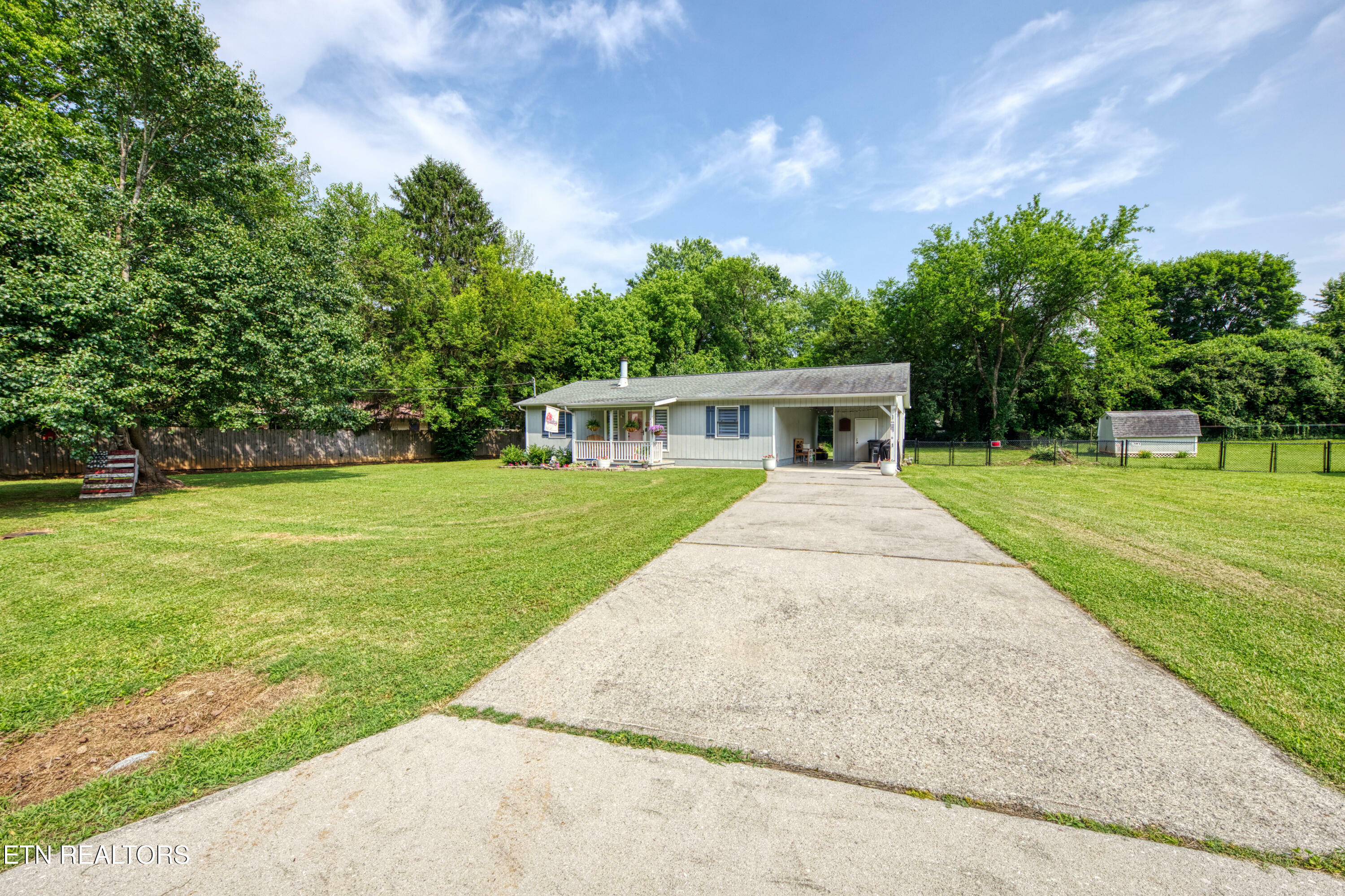 Property Photo: 4318 Sparrow Drive TN 37914