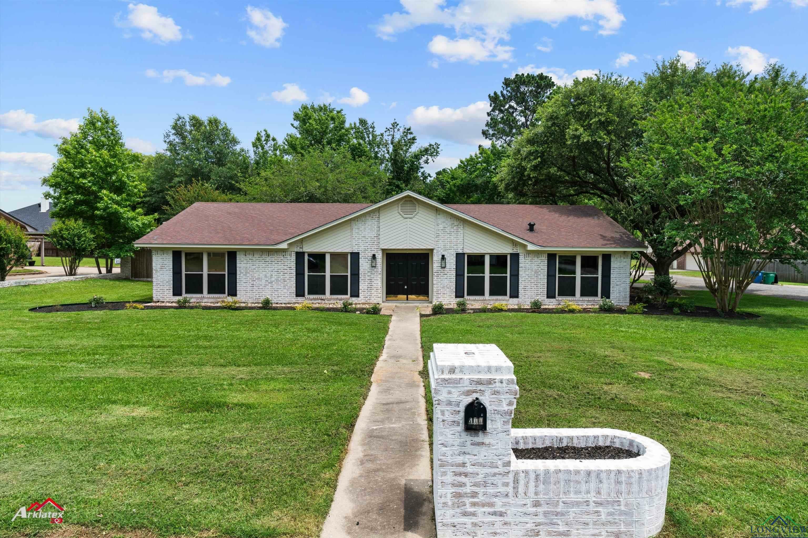 Property Photo:  404 Pinewood  TX 75672 