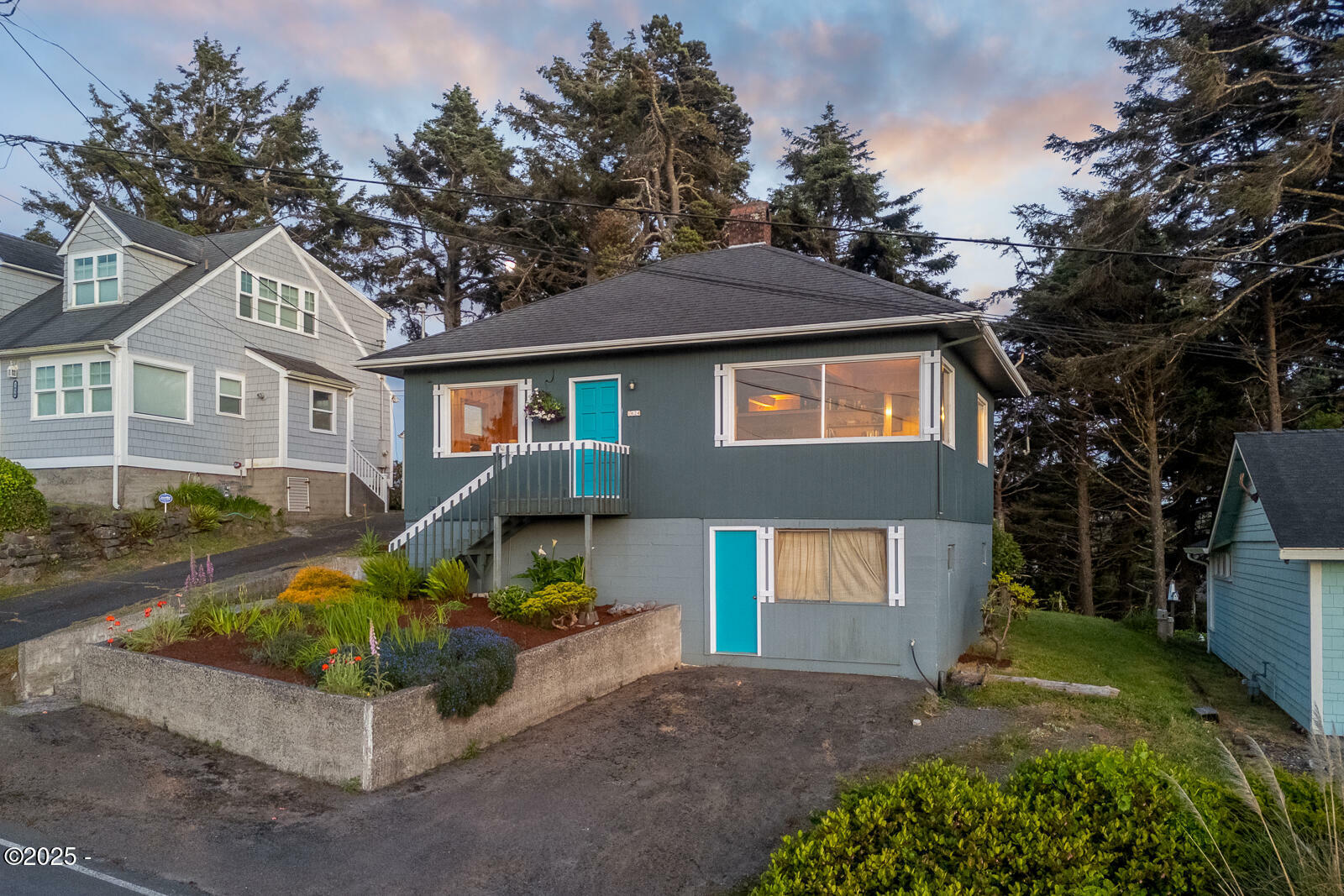 Property Photo: 1624 NW 25th Street OR 97367
