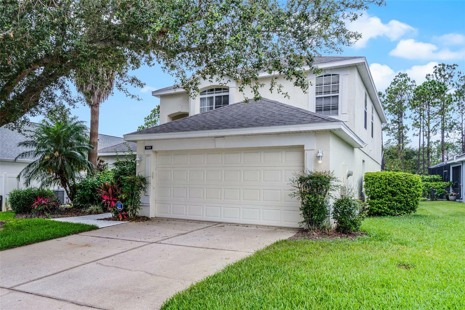 Property Photo: 909 Troon Circle FL 33897
