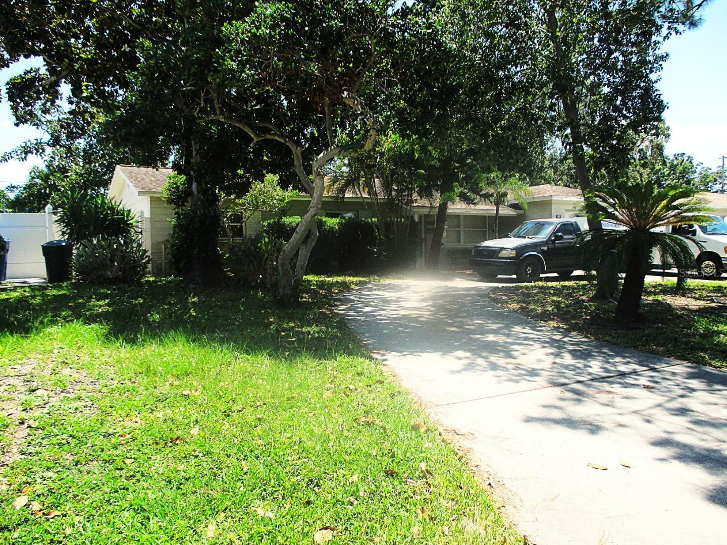 Property Photo: 5468 26th Avenue N FL 33710