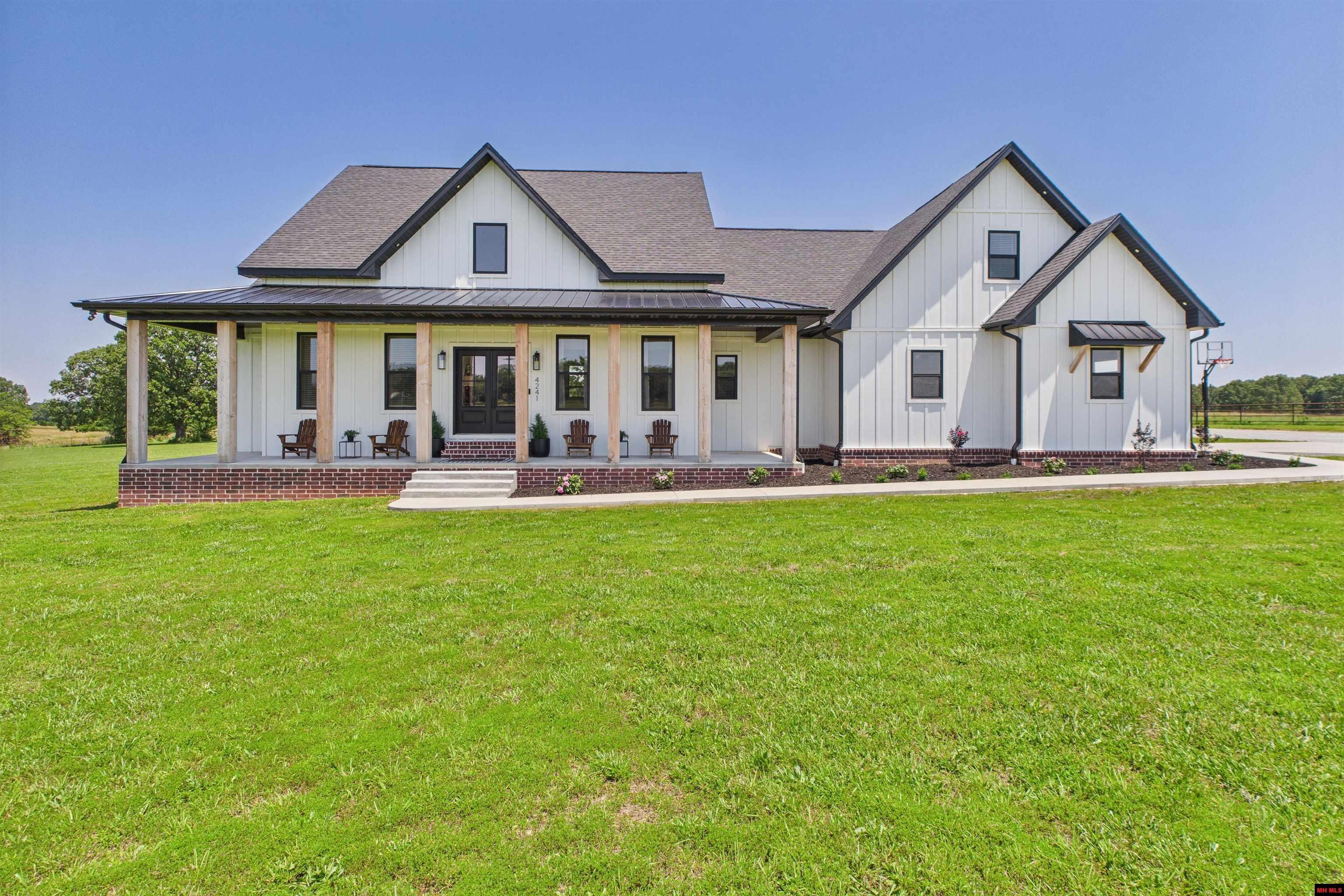Property Photo: 4241 Hwy 5 North AR 72653