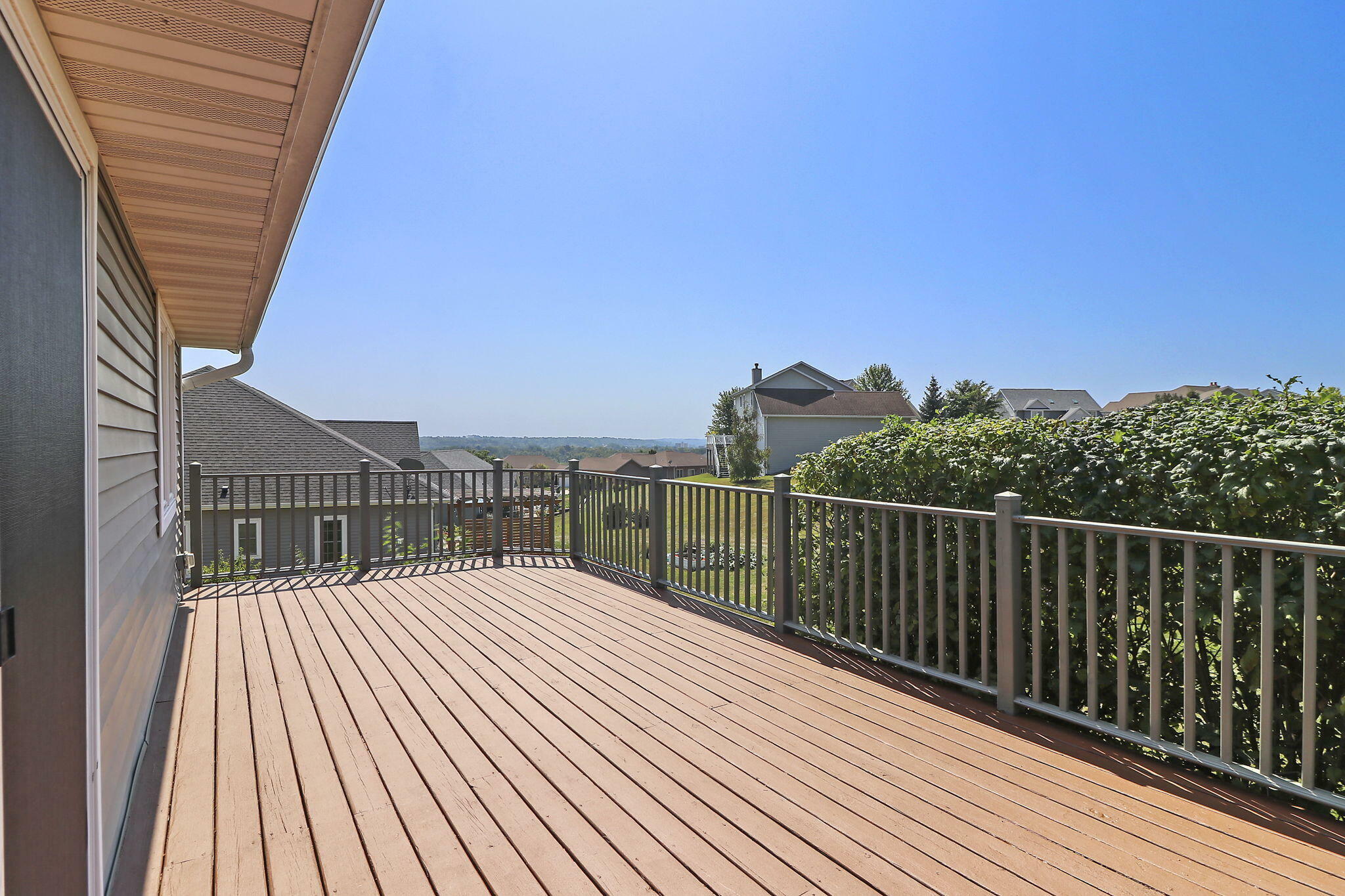 Property Photo: 329 S Stone Ridge Dr WI 53147