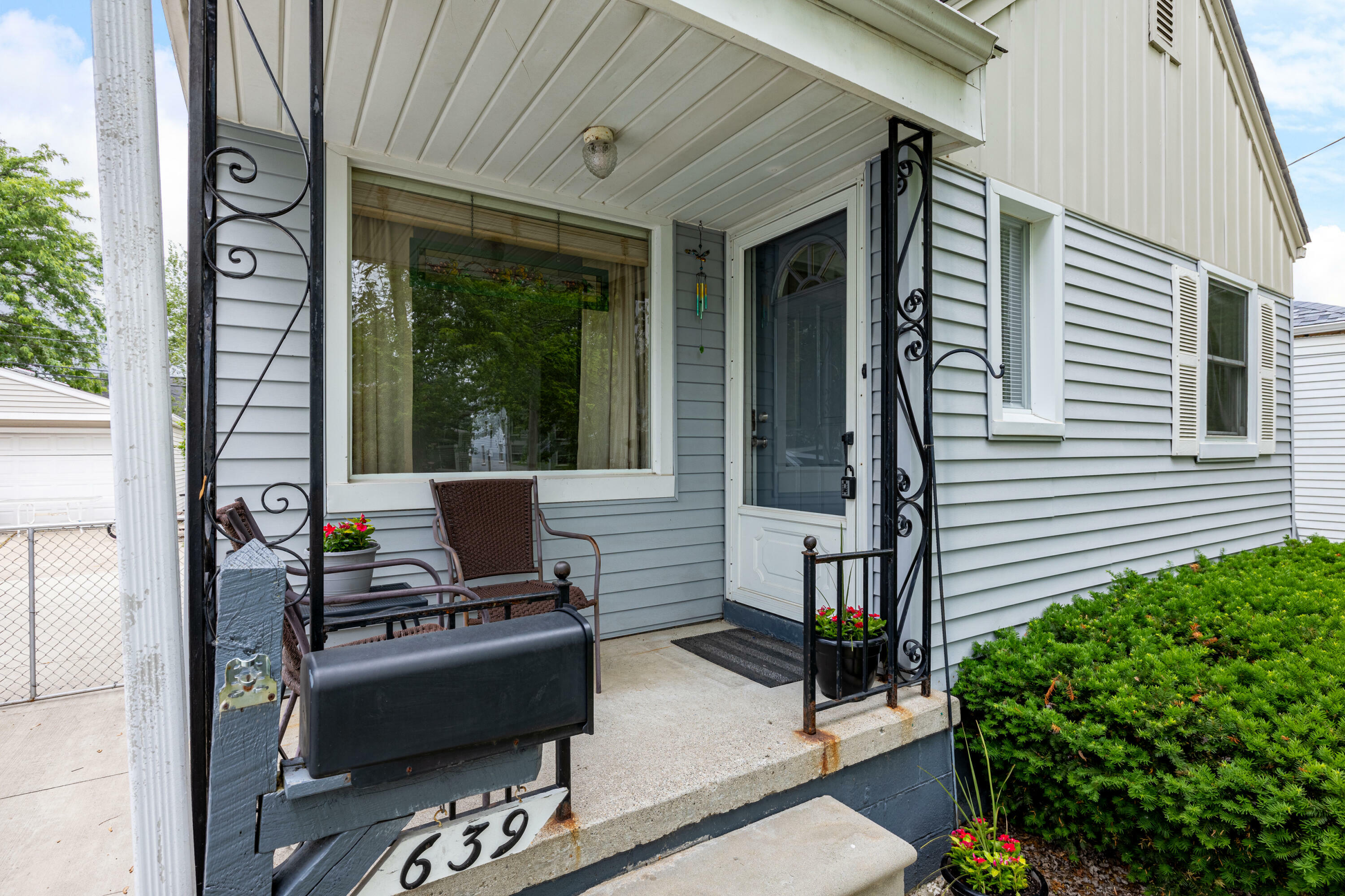 Property Photo: 639 Cleveland MI 48146