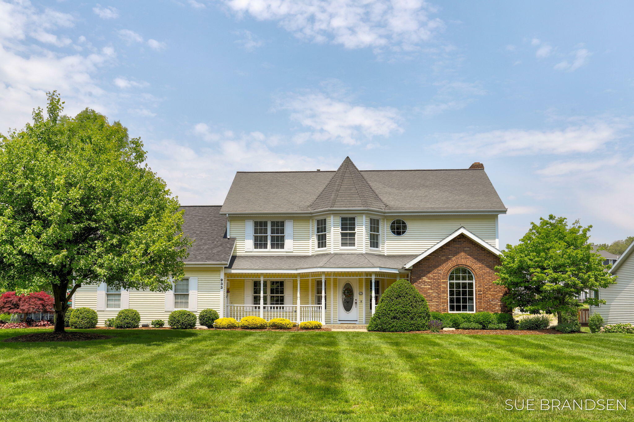 Property Photo: 933 Meadow Ridge Drive MI 49424