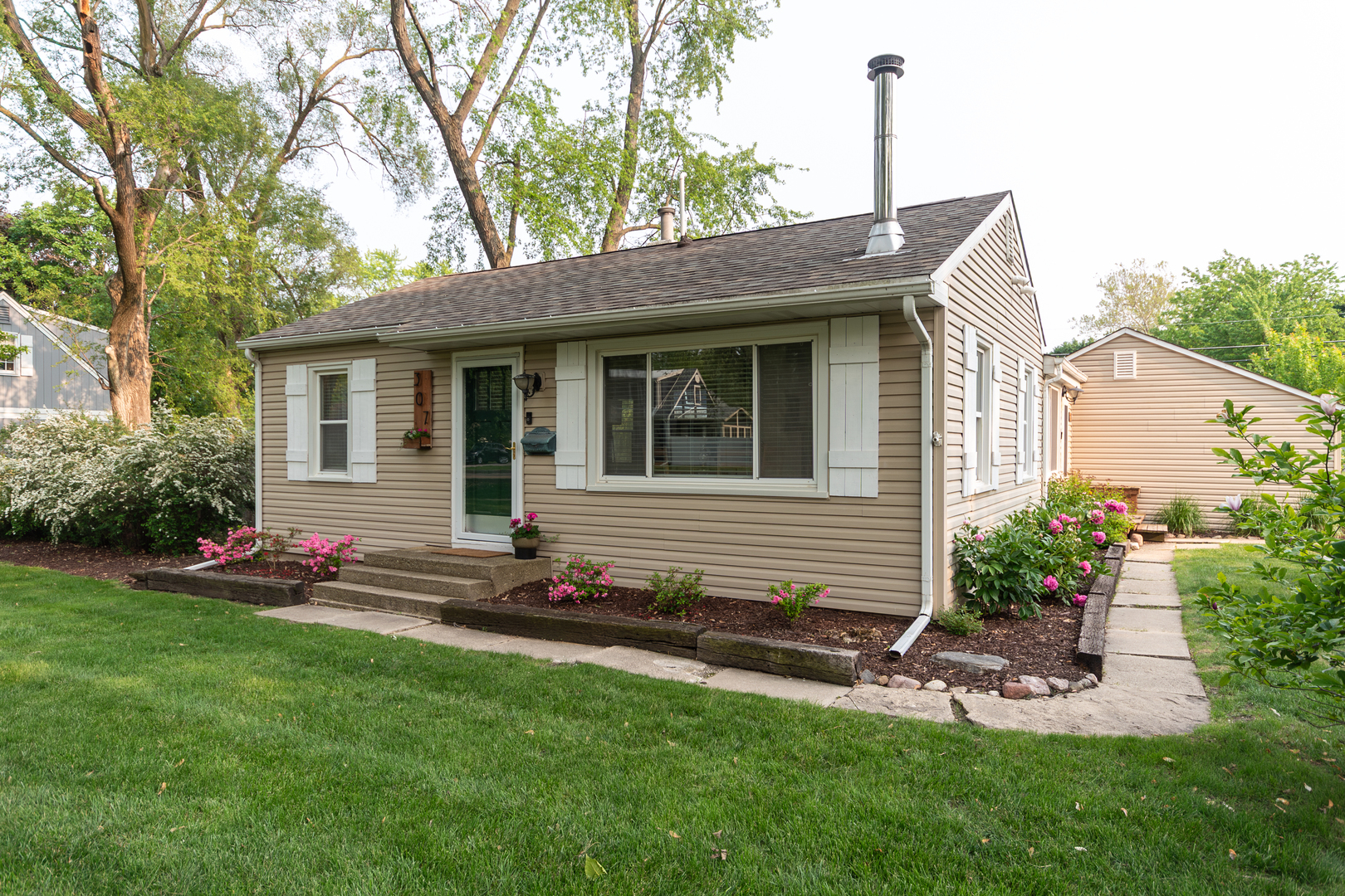 Property Photo: 307 Highland Road IL 60030