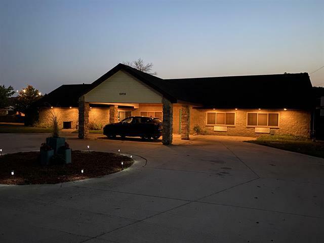 Property Photo: 5918 Park Ridge Road IL 61111