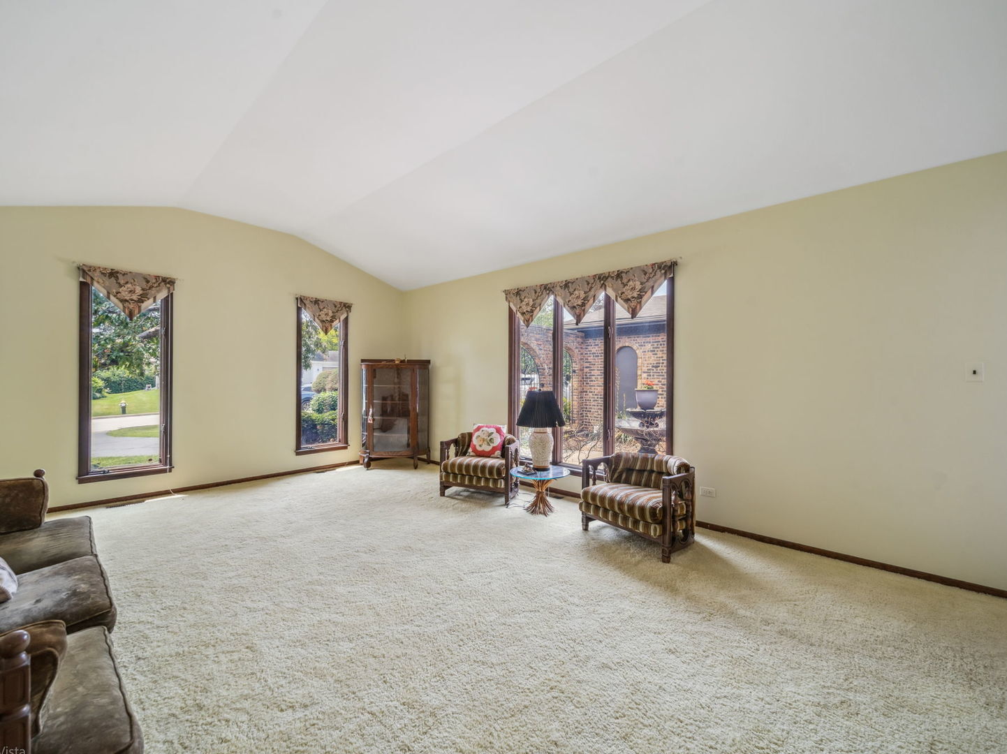 Property Photo:  2S661 Avenue Latours  IL 60523 