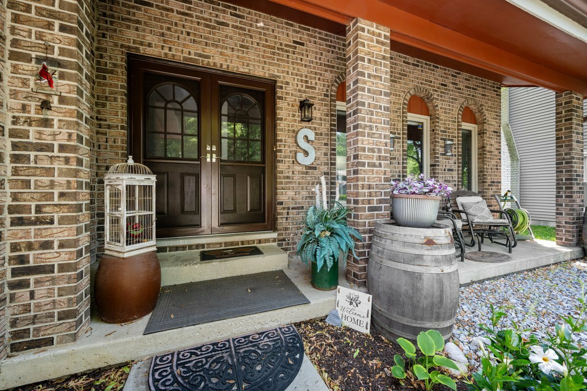 Property Photo: 2152 Cherrywood Circle IL 60565
