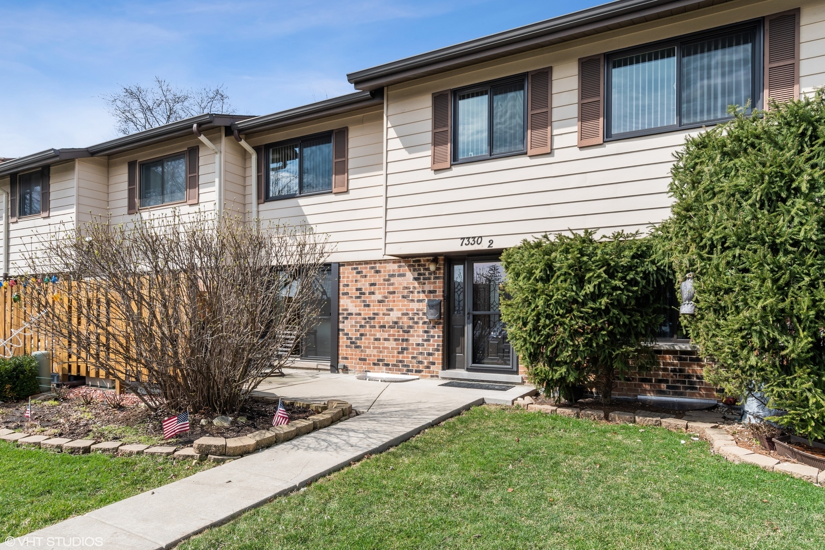 Property Photo: 7330 Winthrop Way 2 IL 60515