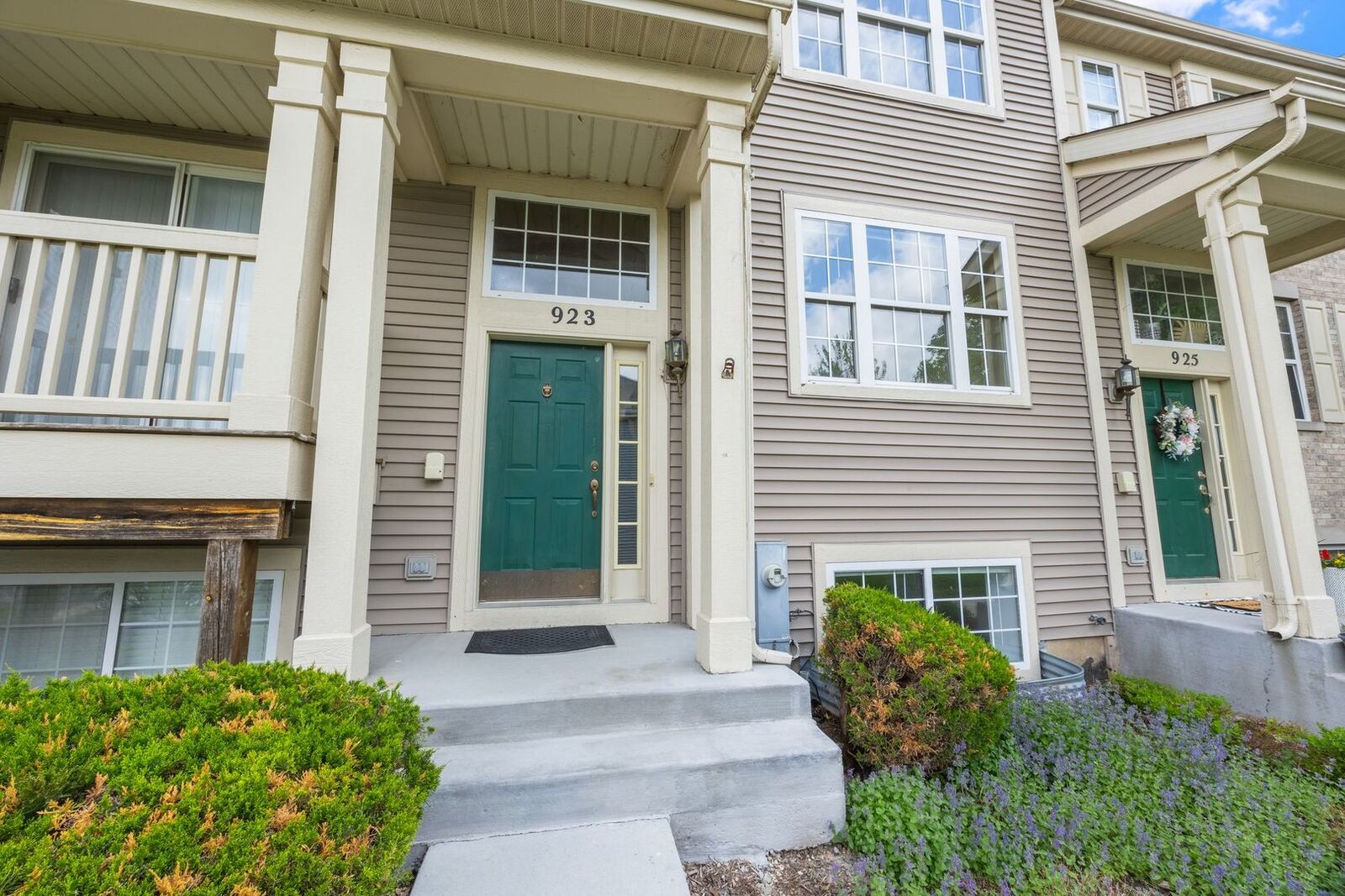 Property Photo: 923 Emerald Drive IL 60140