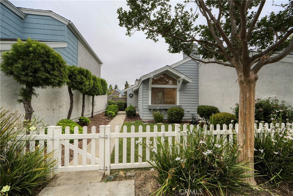 Property Photo: 33 Summerfield 81 CA 92614
