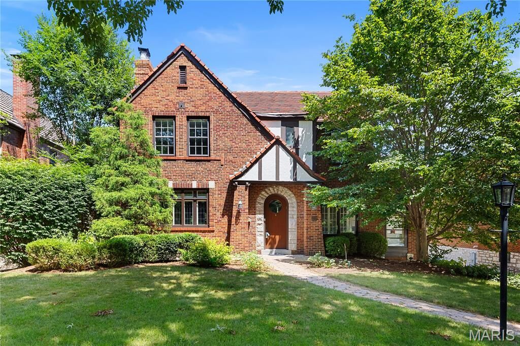 Property Photo: 46 Broadview Drive MO 63105