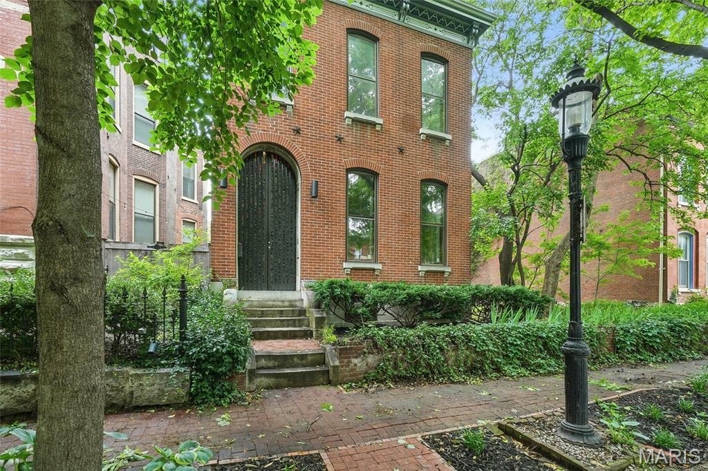 Property Photo: 913 Morrison Avenue MO 63104