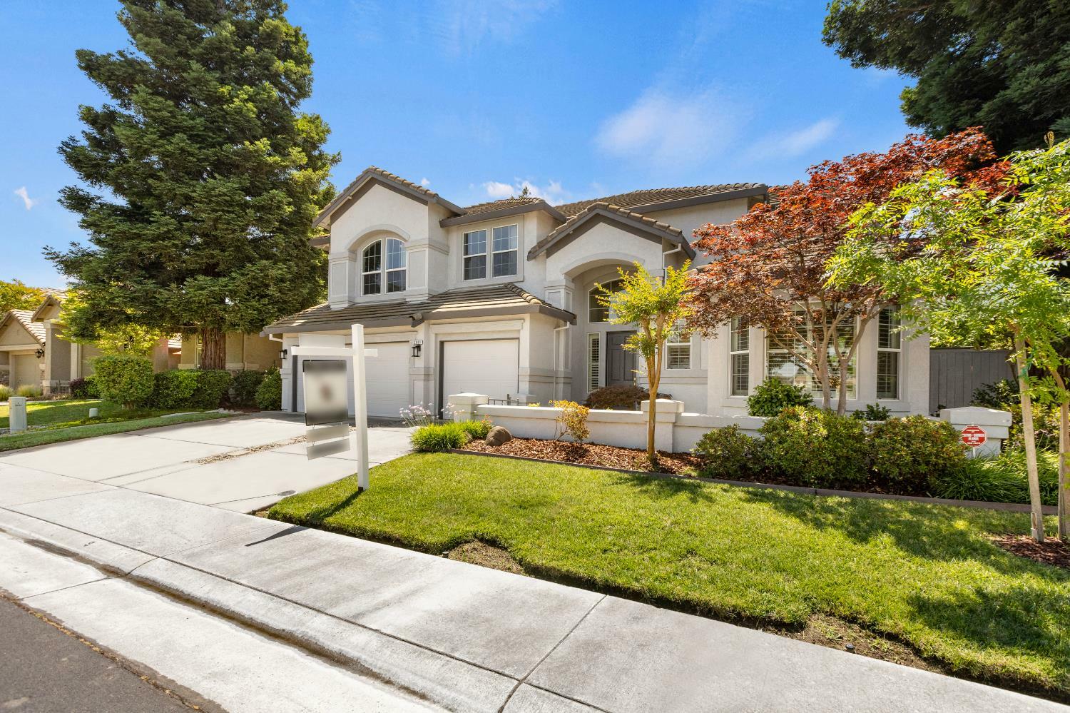 Property Photo: 2900 Buckminster Drive CA 95758