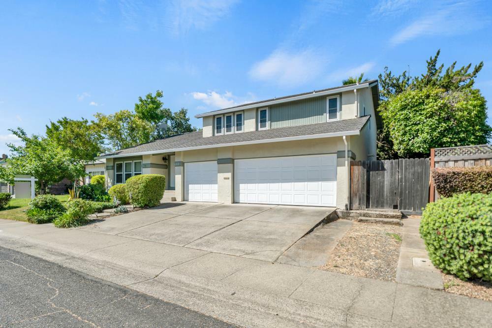 Property Photo: 1112 Parkview Drive CA 95661