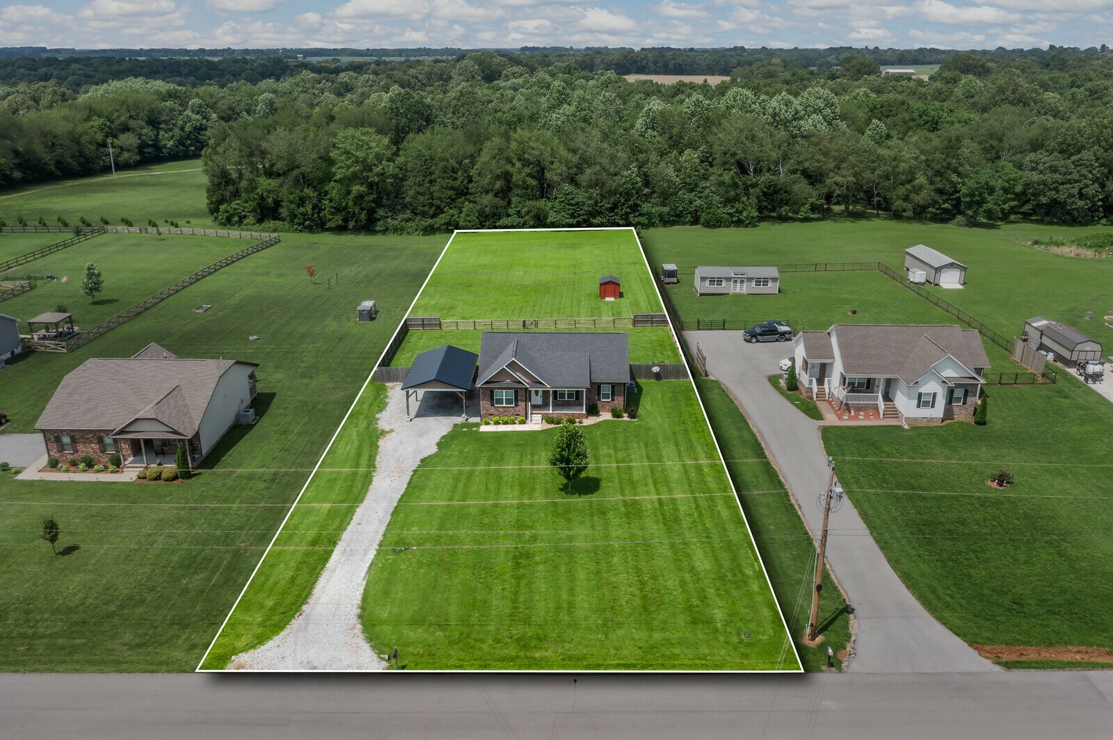 Property Photo: 166 Oak Dr TN 37148