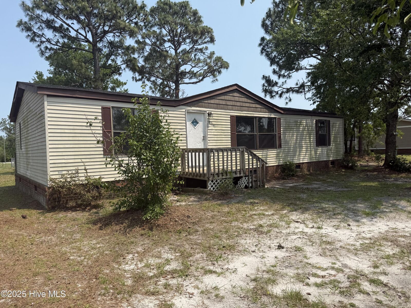 Property Photo:  108 N Queens Street  NC 28539 