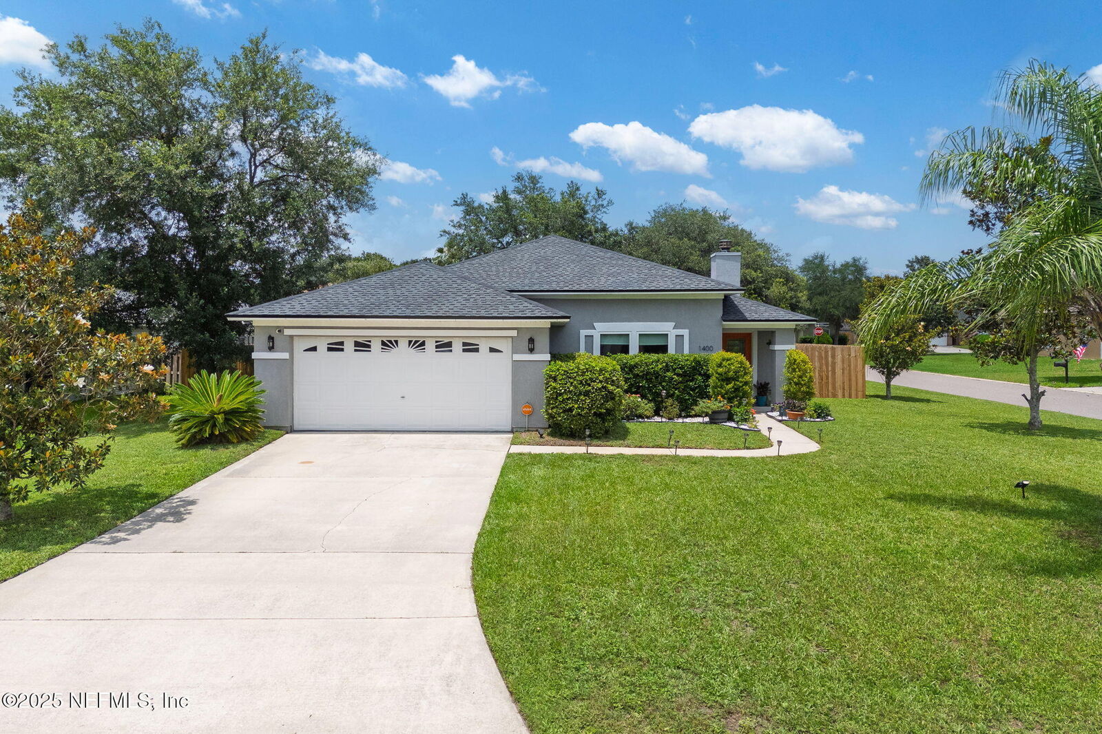 Property Photo:  1400 Heather Court  FL 32092 