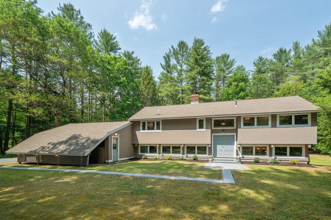 Property Photo: 10 Lawrence Lane NH 03049