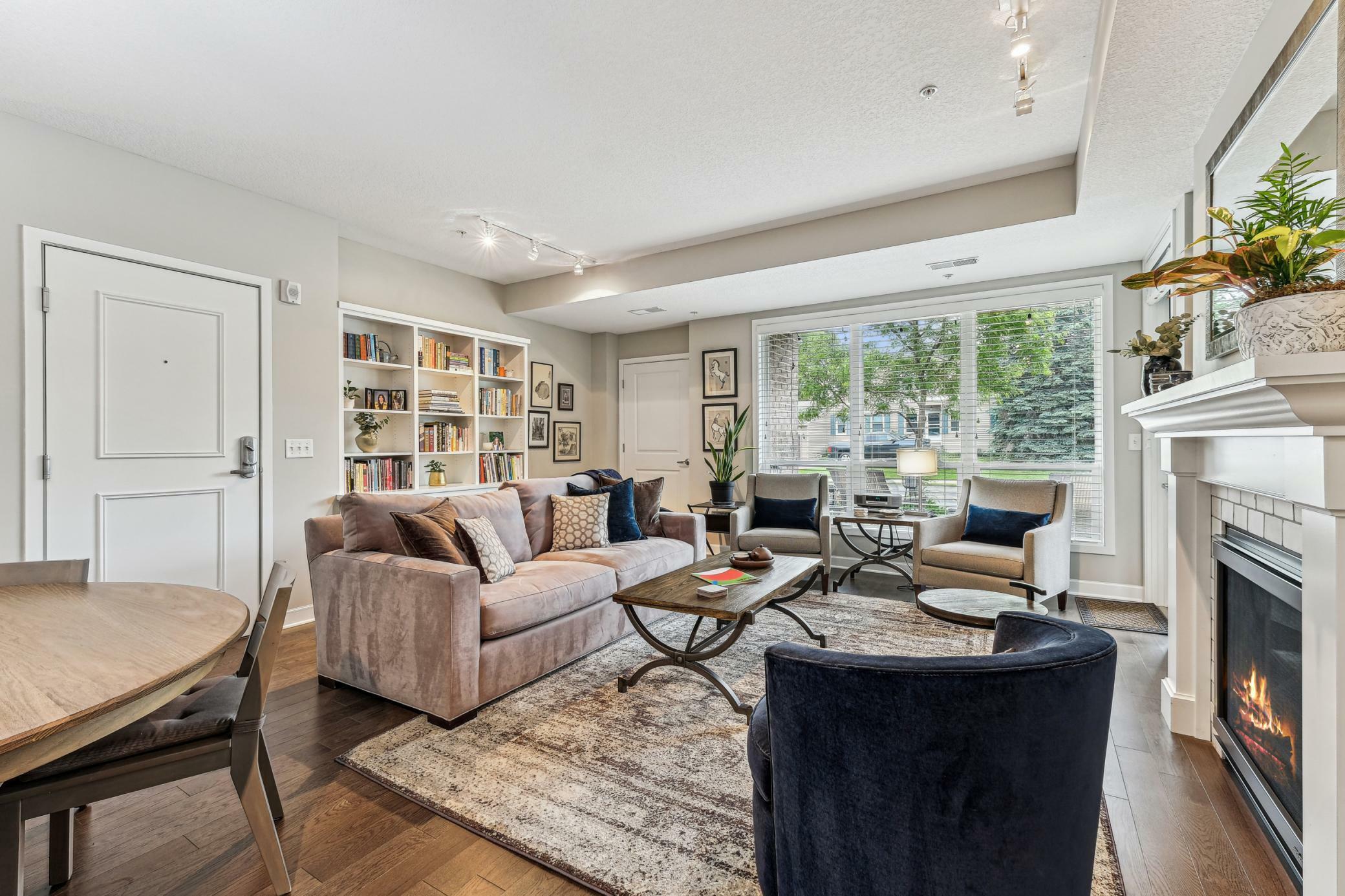 Property Photo:  3980 Wooddale Avenue S 101  MN 55416 