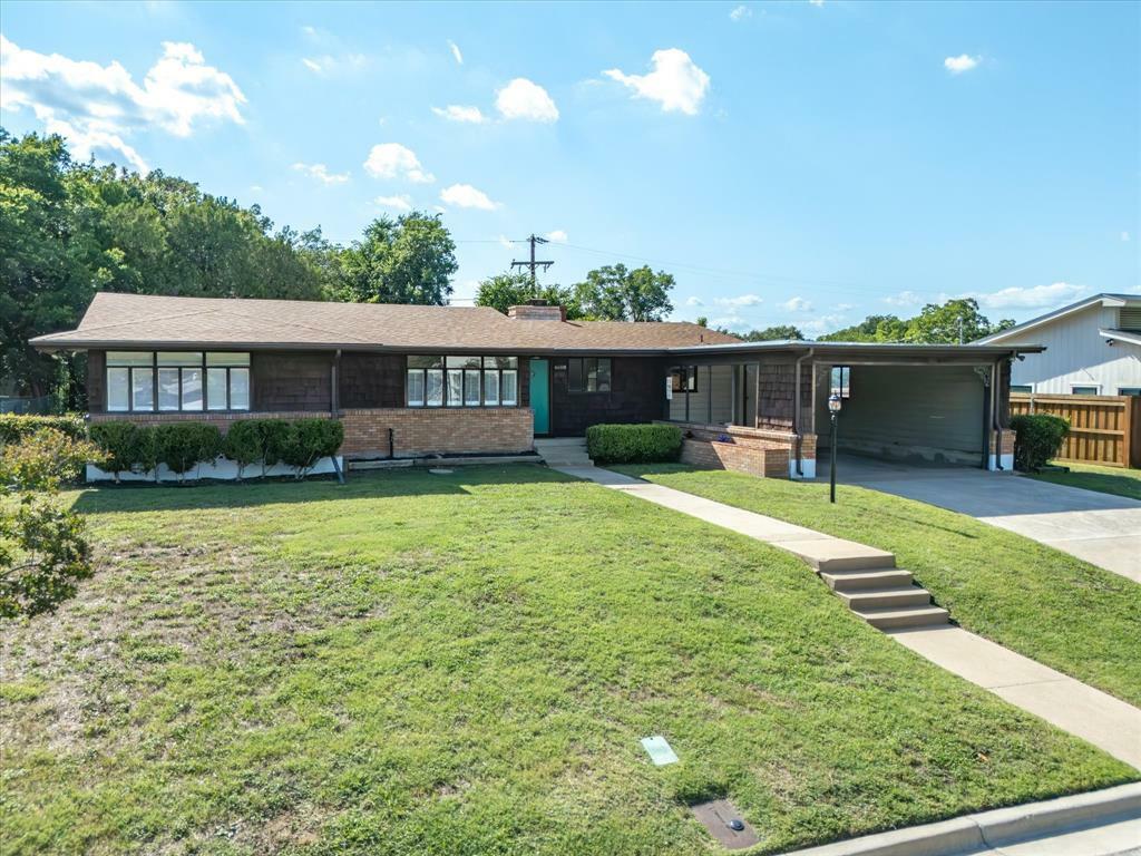 Property Photo: 4608 Winthrop Avenue E TX 76116