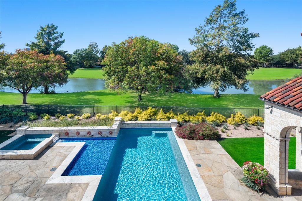 Property Photo: 31 Abbey Woods Lane TX 75248