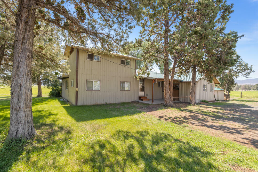 Property Photo: 11409 Harpold Road OR 97603