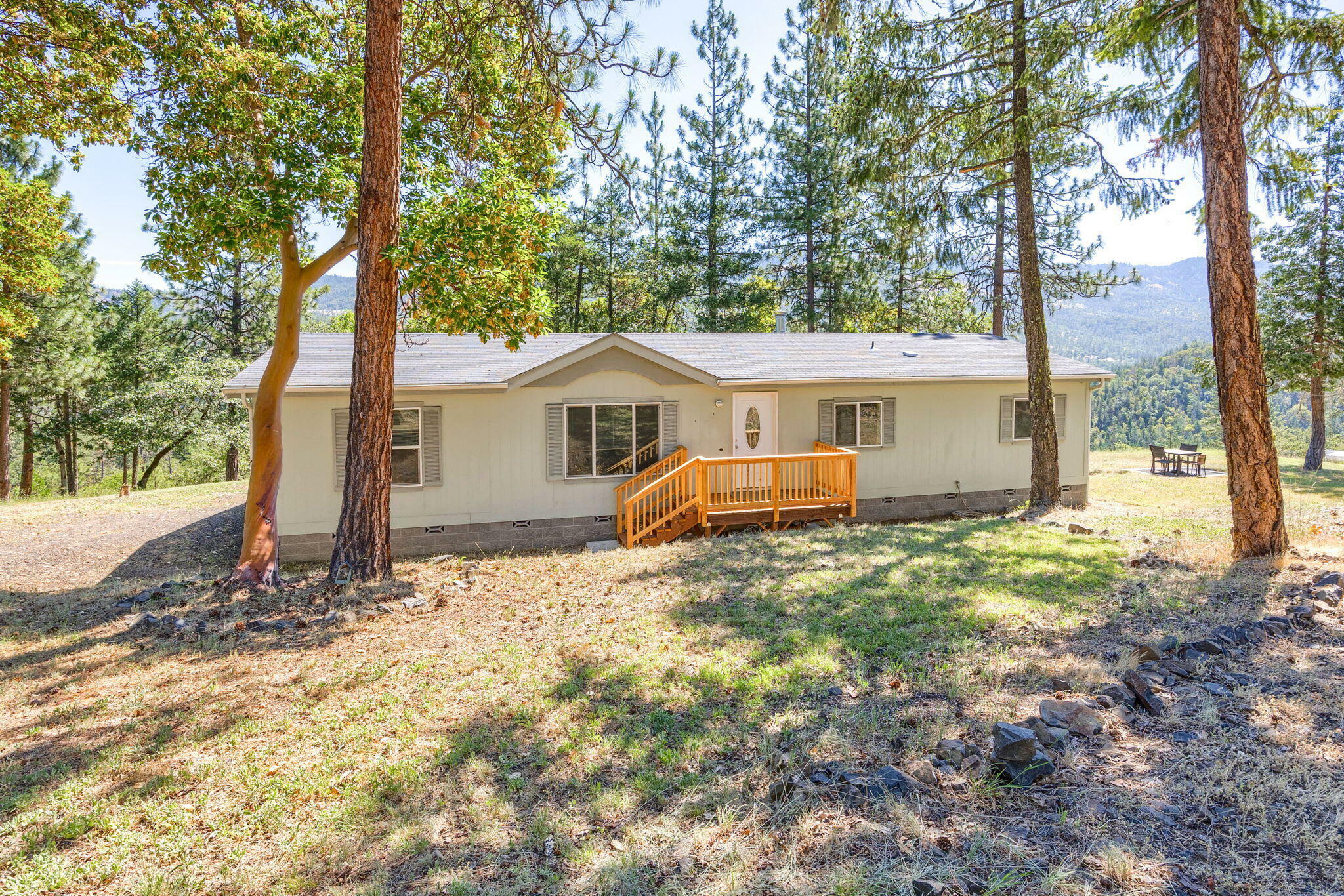 Property Photo: 8080 E Antelope Road OR 97524