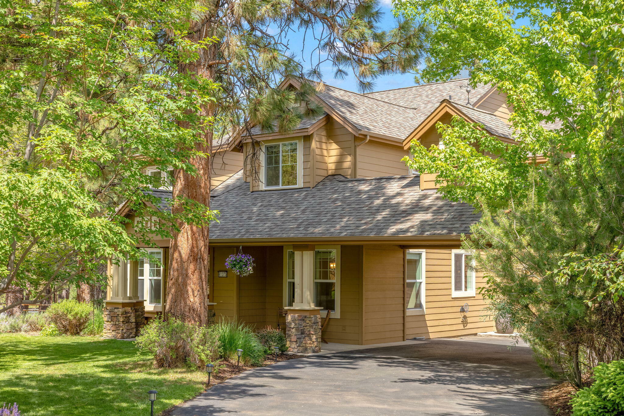 Property Photo: 61375 Cultus Lake Court OR 97702