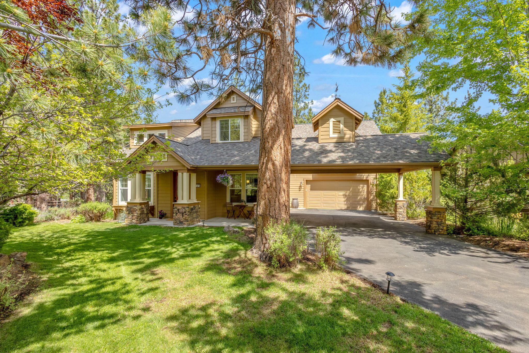 Property Photo: 61375 Cultus Lake Court OR 97702