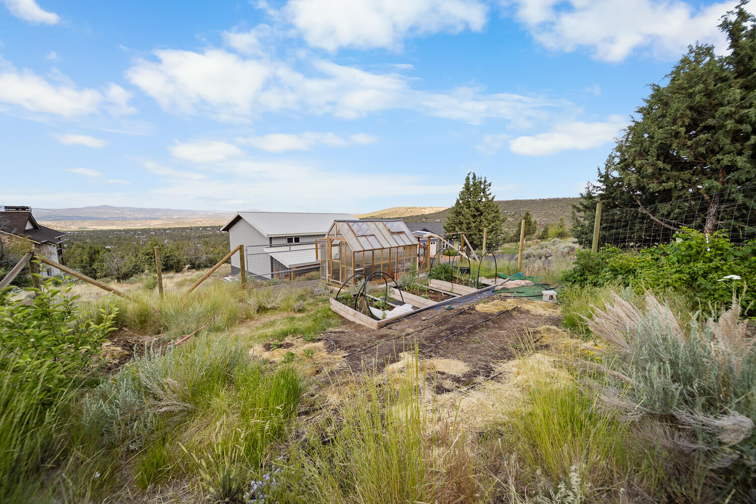 Property Photo:  7408 SE Night Hawk Court  OR 97754 