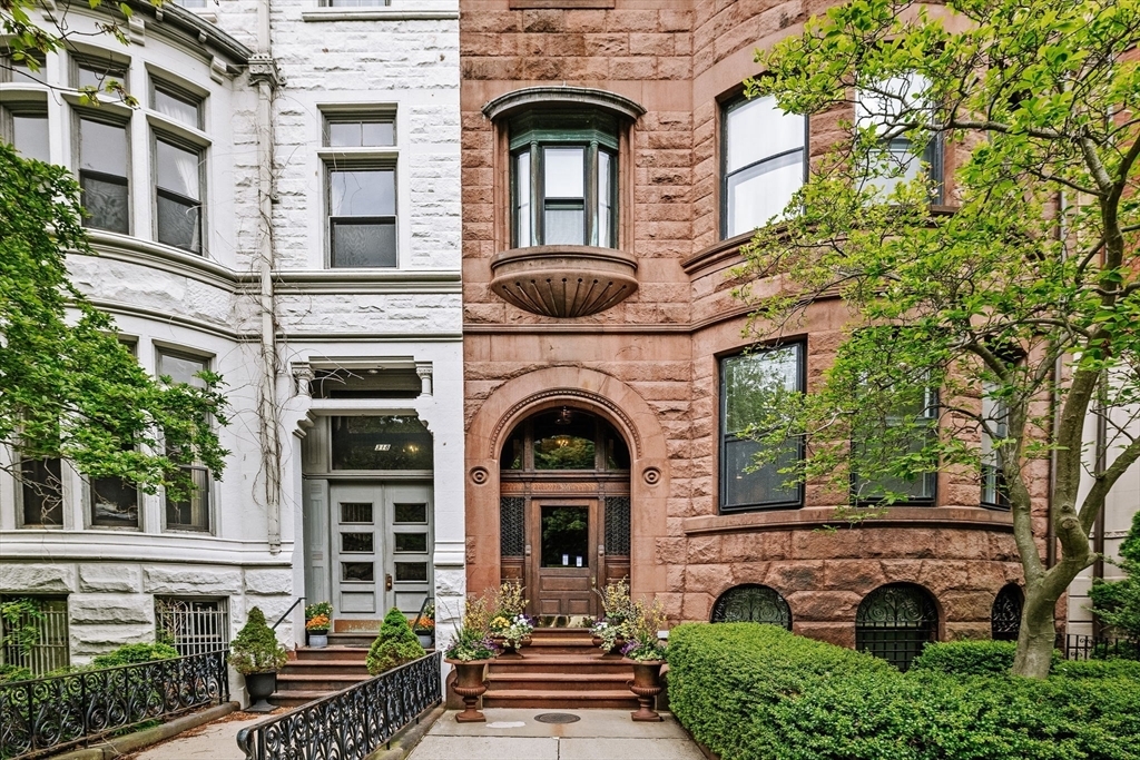 Property Photo: 316 Beacon St 1 MA 02116