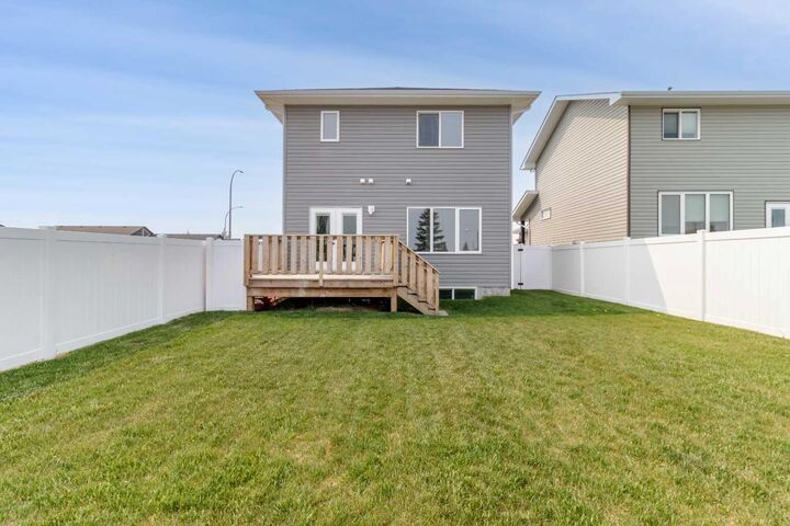 Property Photo:  66 Henderson Crescent  AB T0M 1R0 
