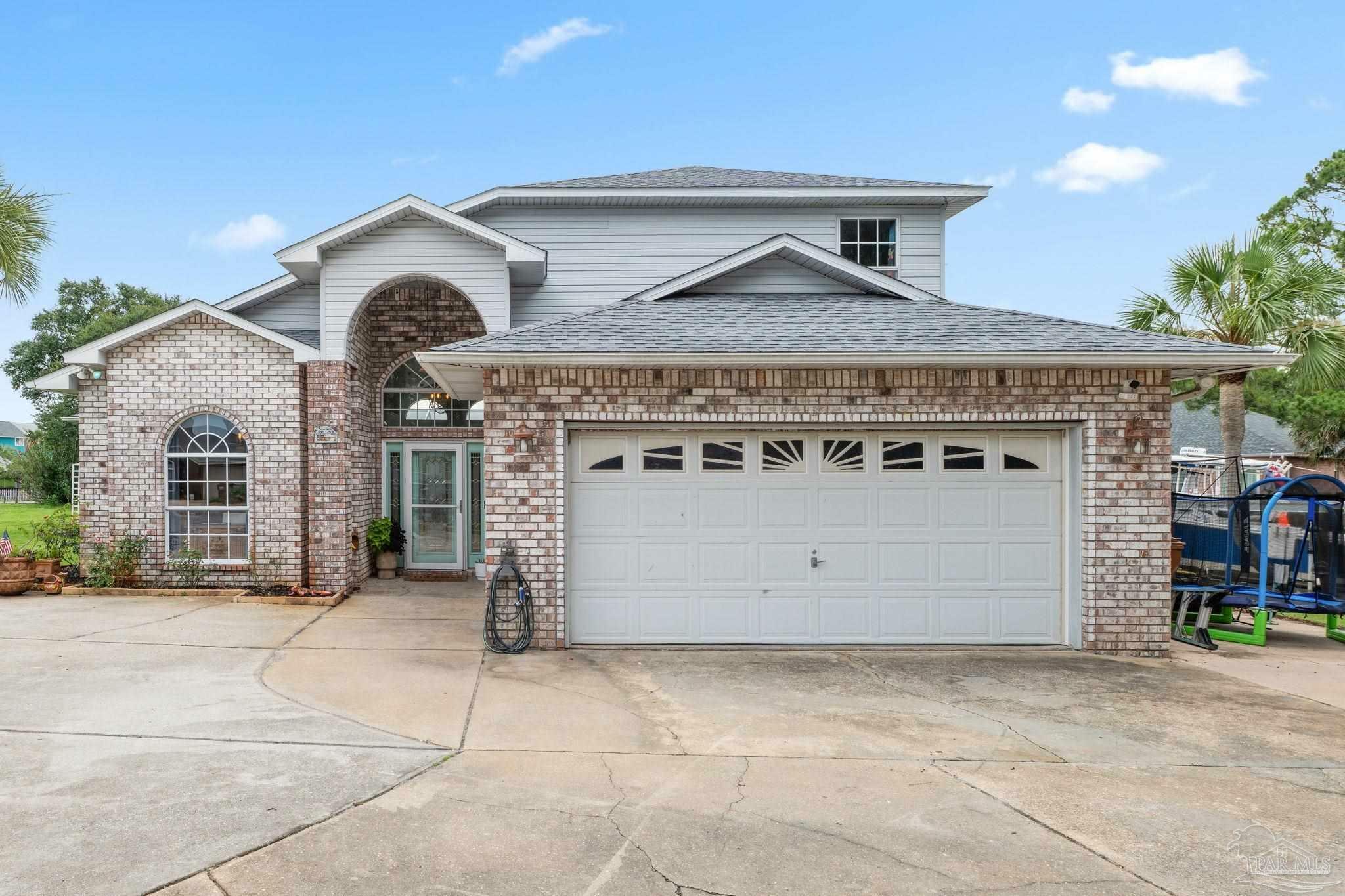 Property Photo: 1672 Kauai Ct FL 32563