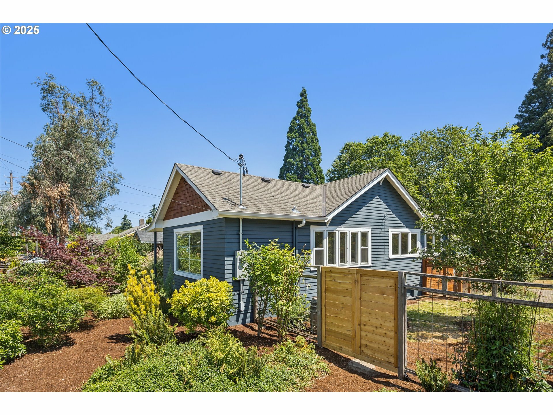 Property Photo: 5308 NE 60th Ave OR 97218