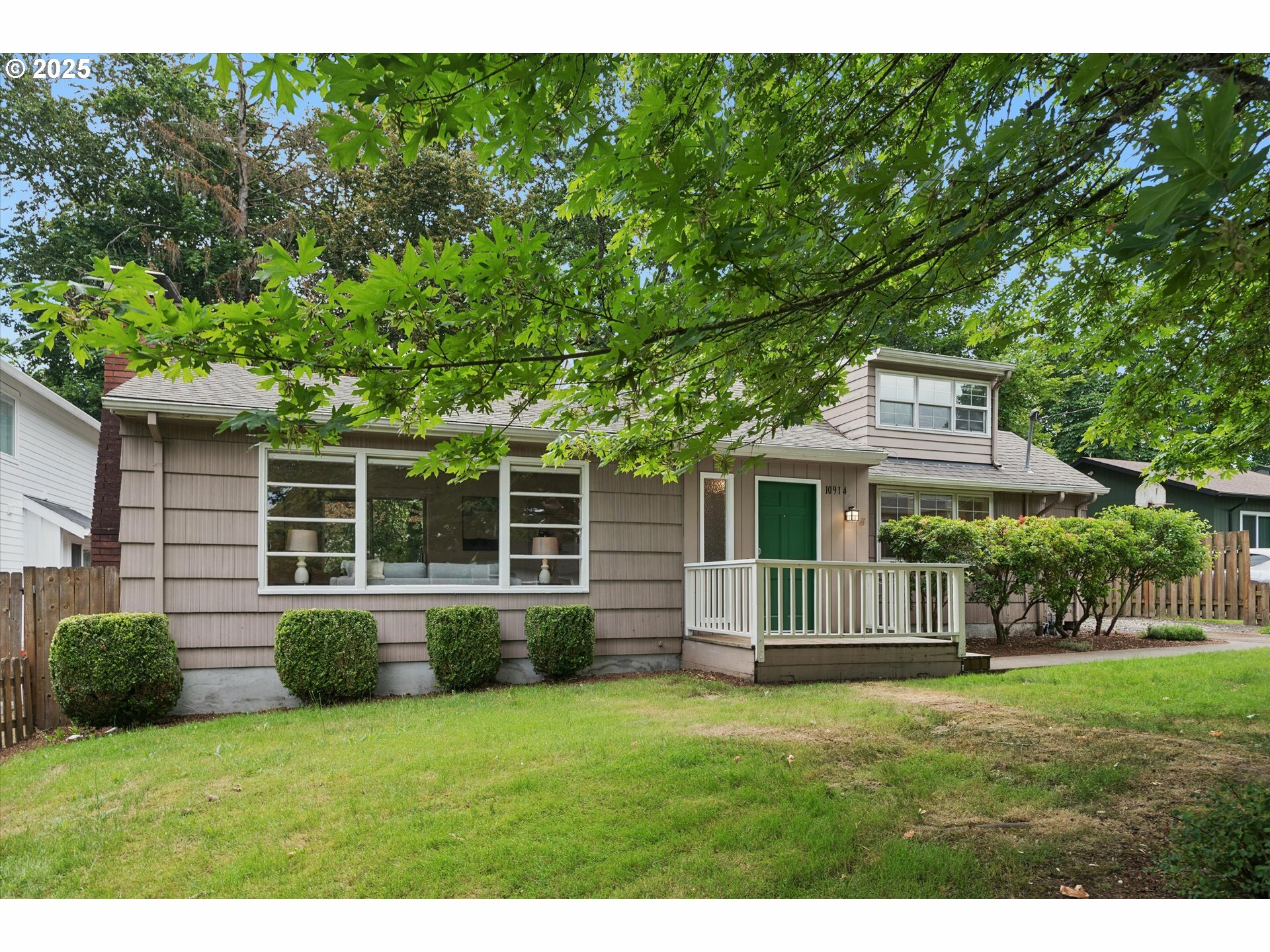 Property Photo: 10914 SW 64th Ave OR 97219