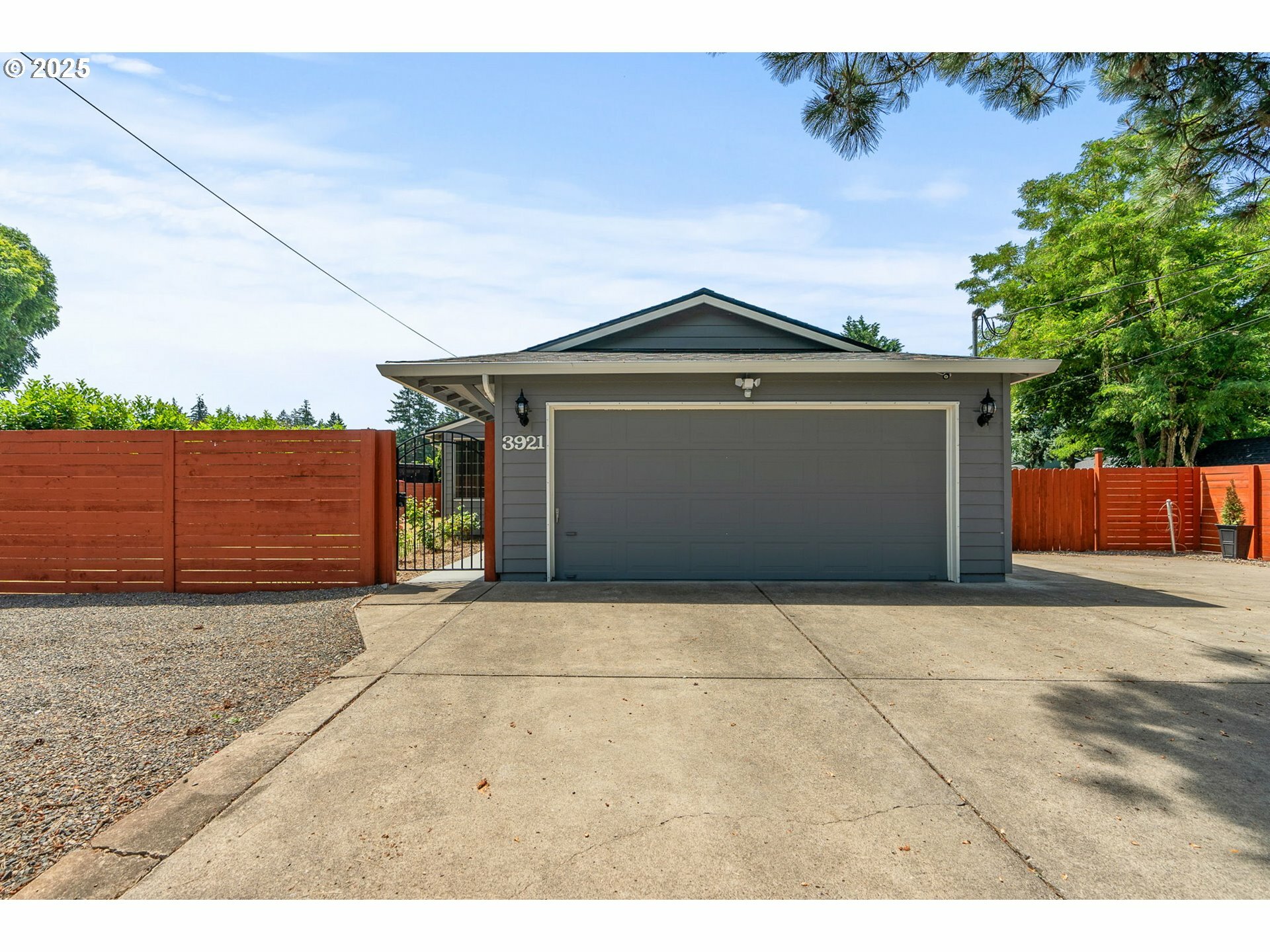 Property Photo: 3921 SE 130th Ave OR 97236