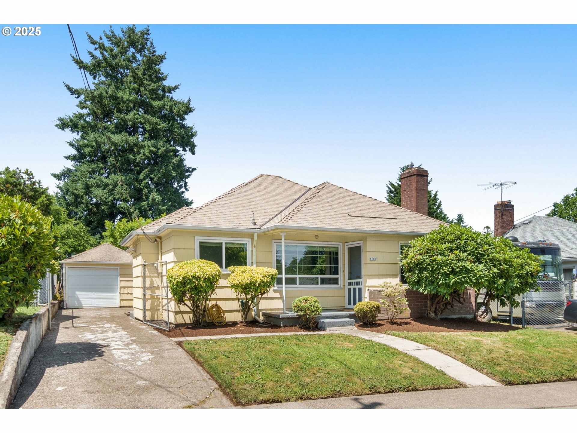 6105 NE 18th Ave  Portland OR 97211 photo