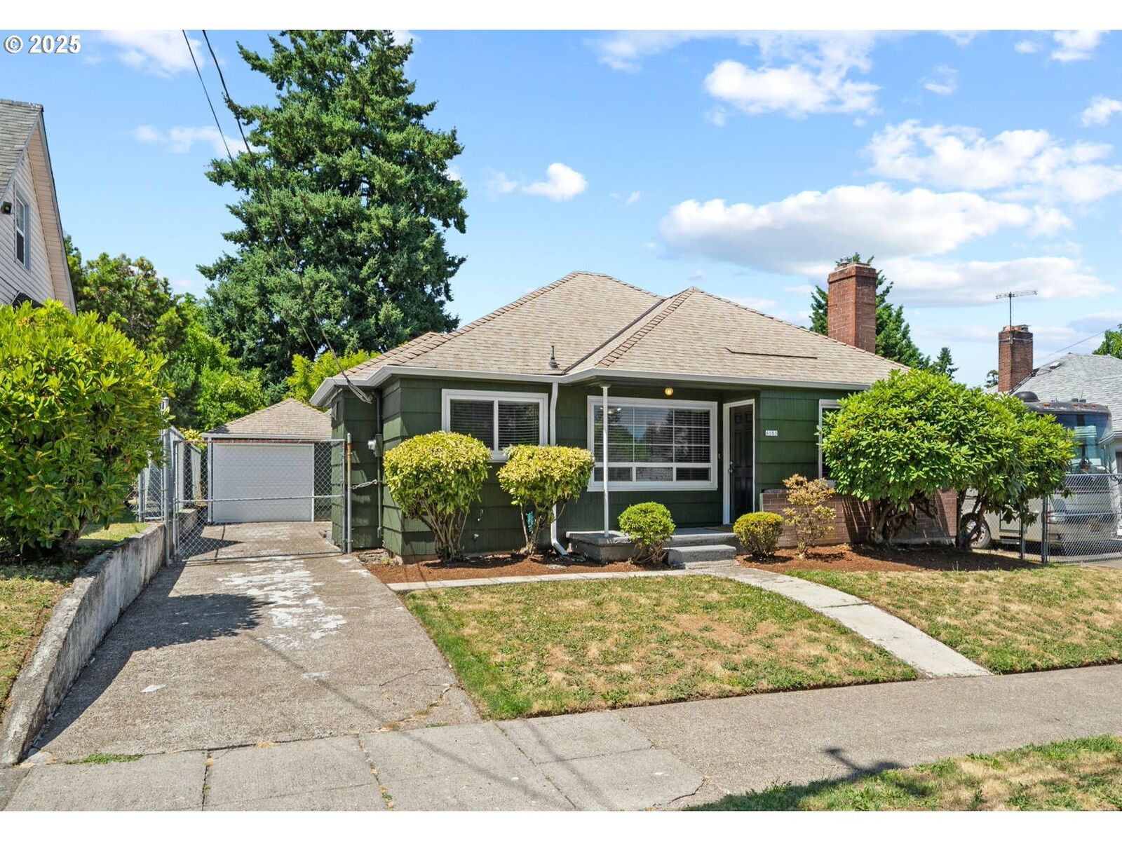Property Photo: 6105 NE 18th Ave OR 97211